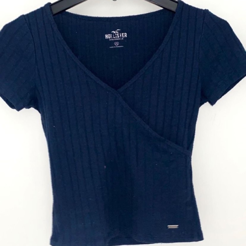 Navy blue tshirt very comfortable and warm